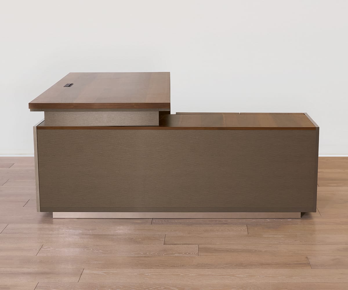 Aversera Executive Desk With Return