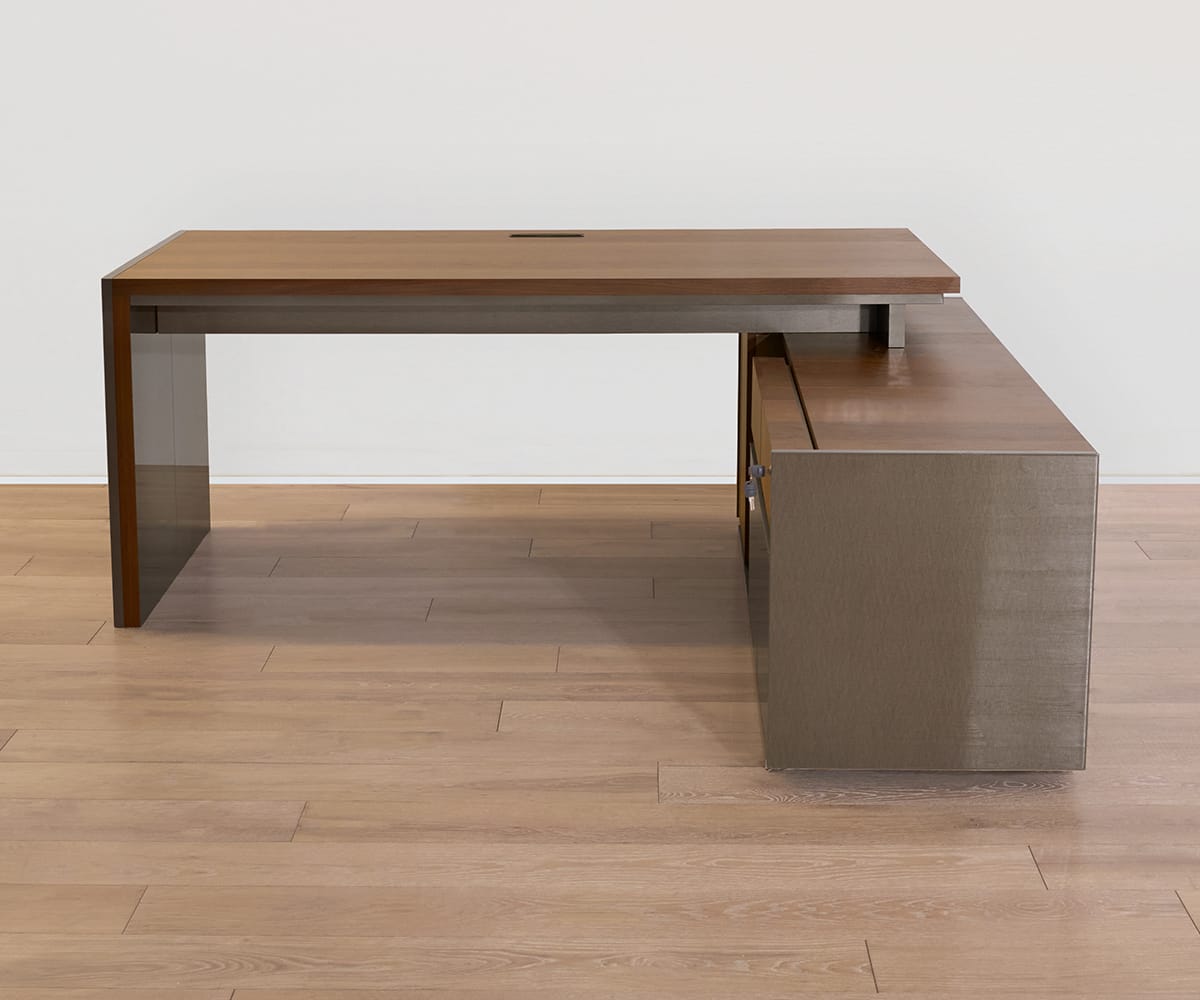 Aversera Executive Desk With Return