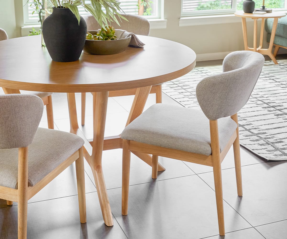 Courbe Dining Table