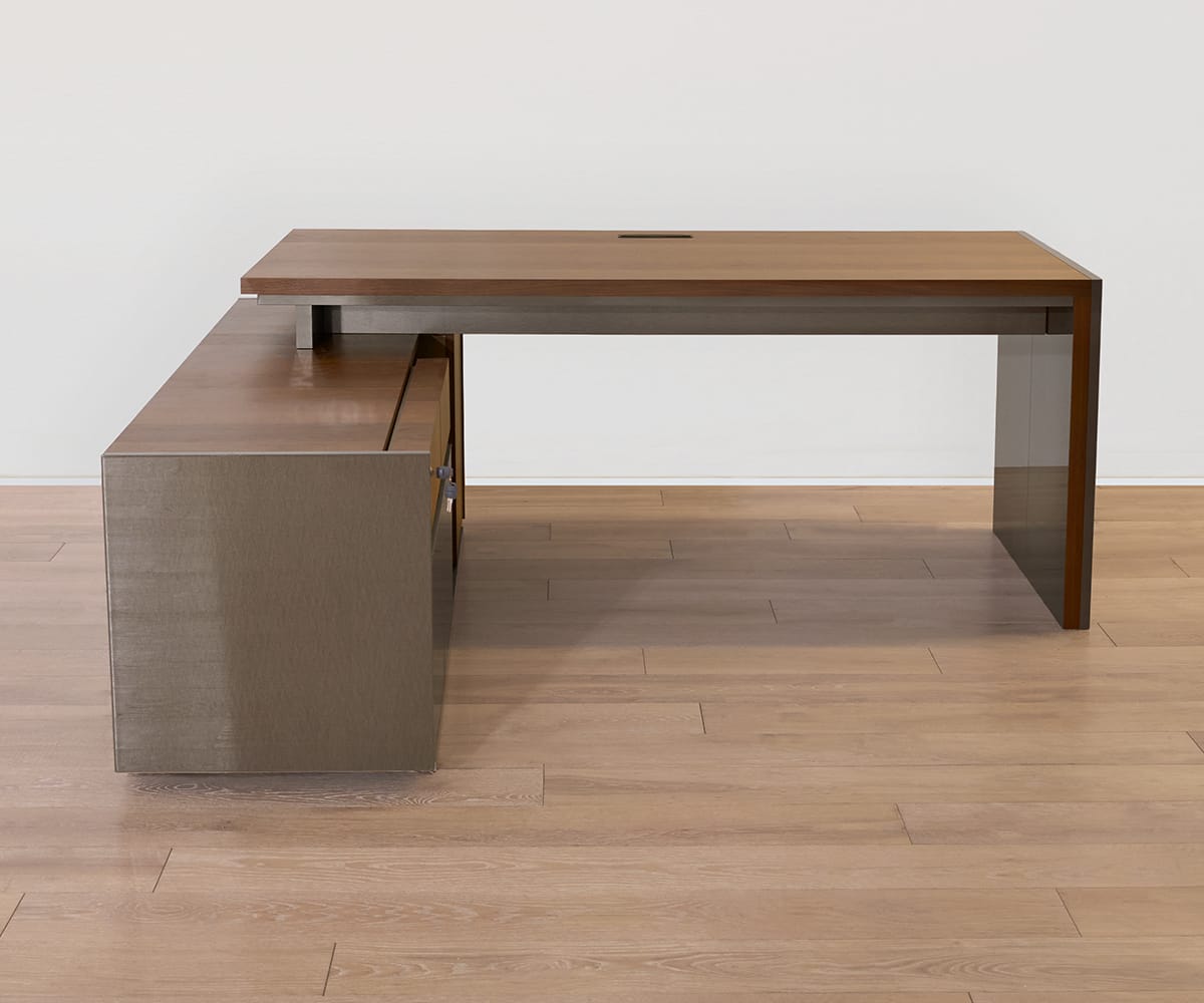 Aversera Executive Desk With Return