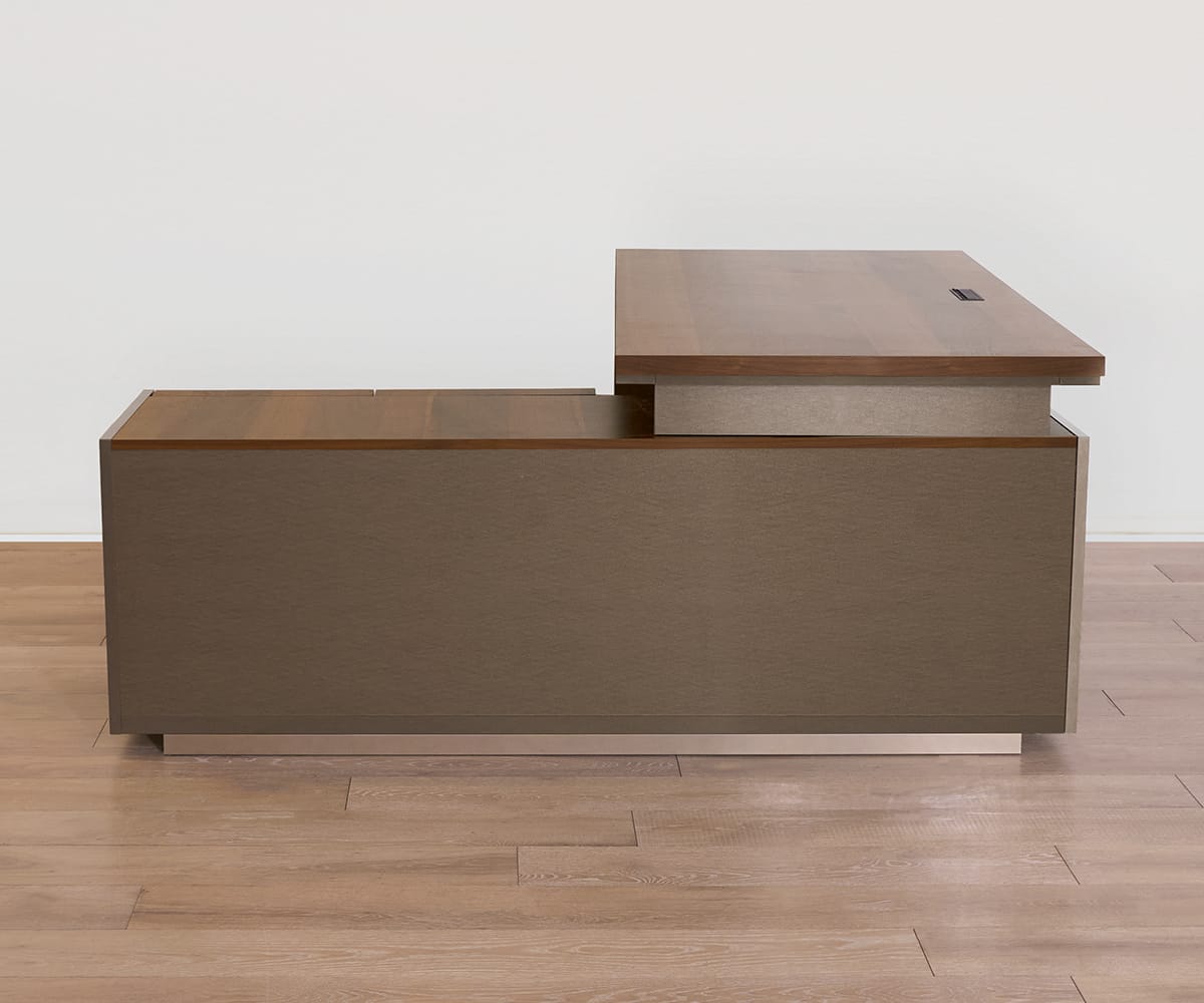 Aversera Executive Desk With Return
