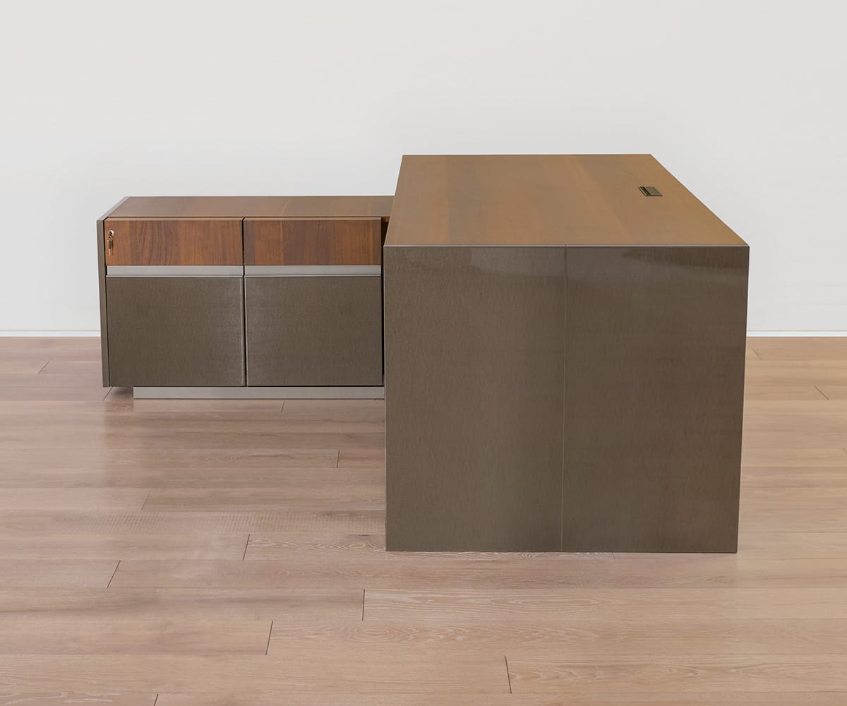Aversera Executive Desk With Return